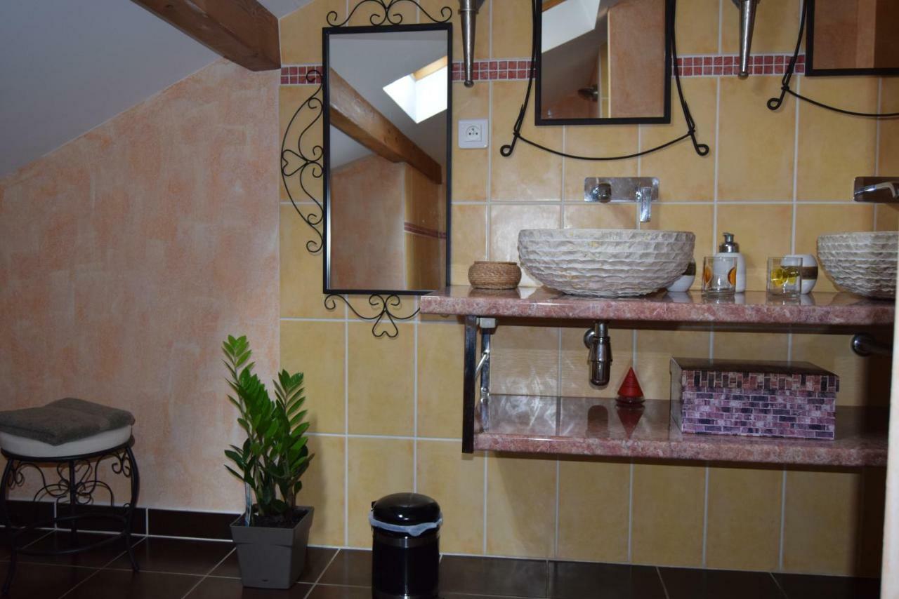 Le Nid De L'Ecureuil Bed and Breakfast Brens  Buitenkant foto