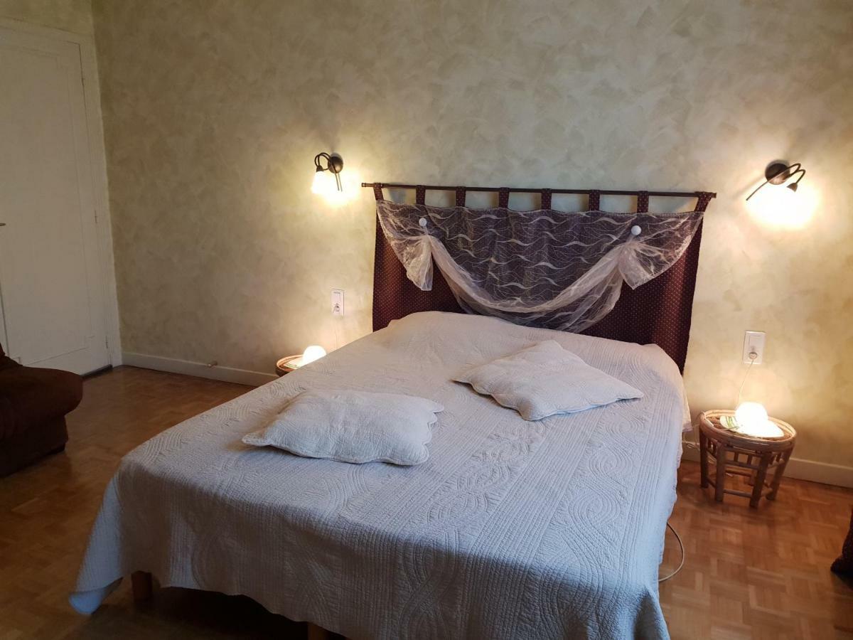 Le Nid De L'Ecureuil Bed and Breakfast Brens  Buitenkant foto